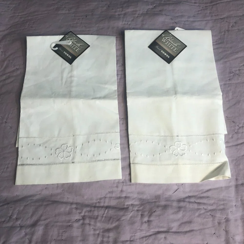 Blush White Guest Hand Towels with embroidered clover, set of 2